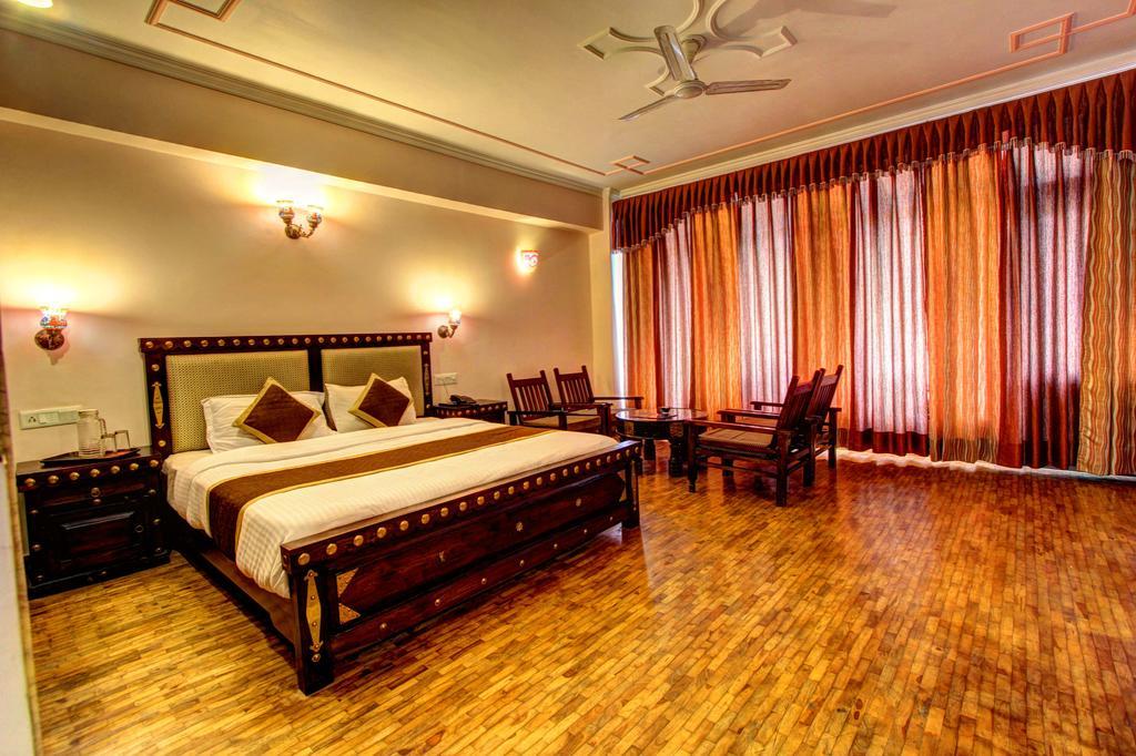 Hotel The Himachal Inn Manāli Exteriör bild